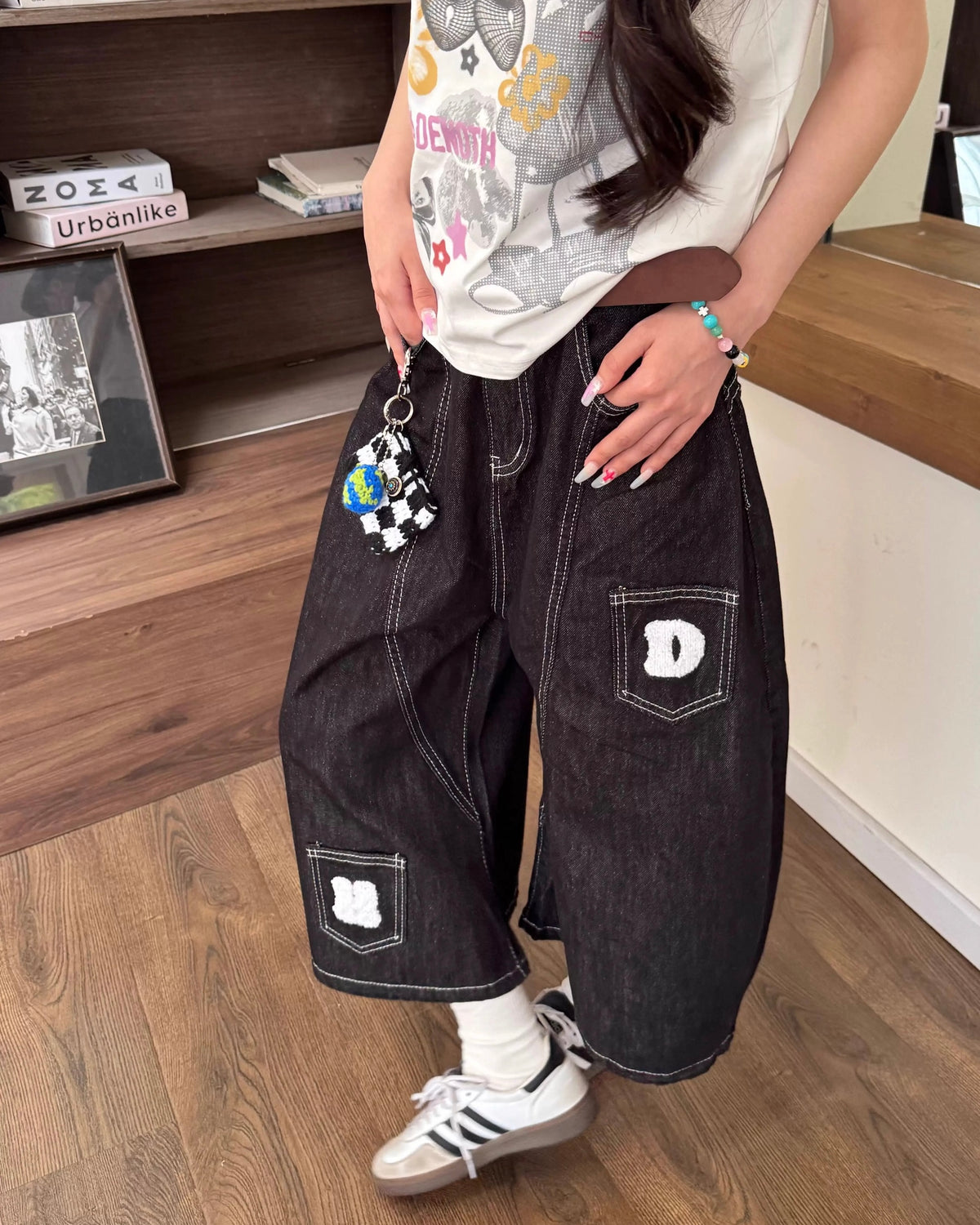 カジュアルなストレートレッグクロップドジーンズ