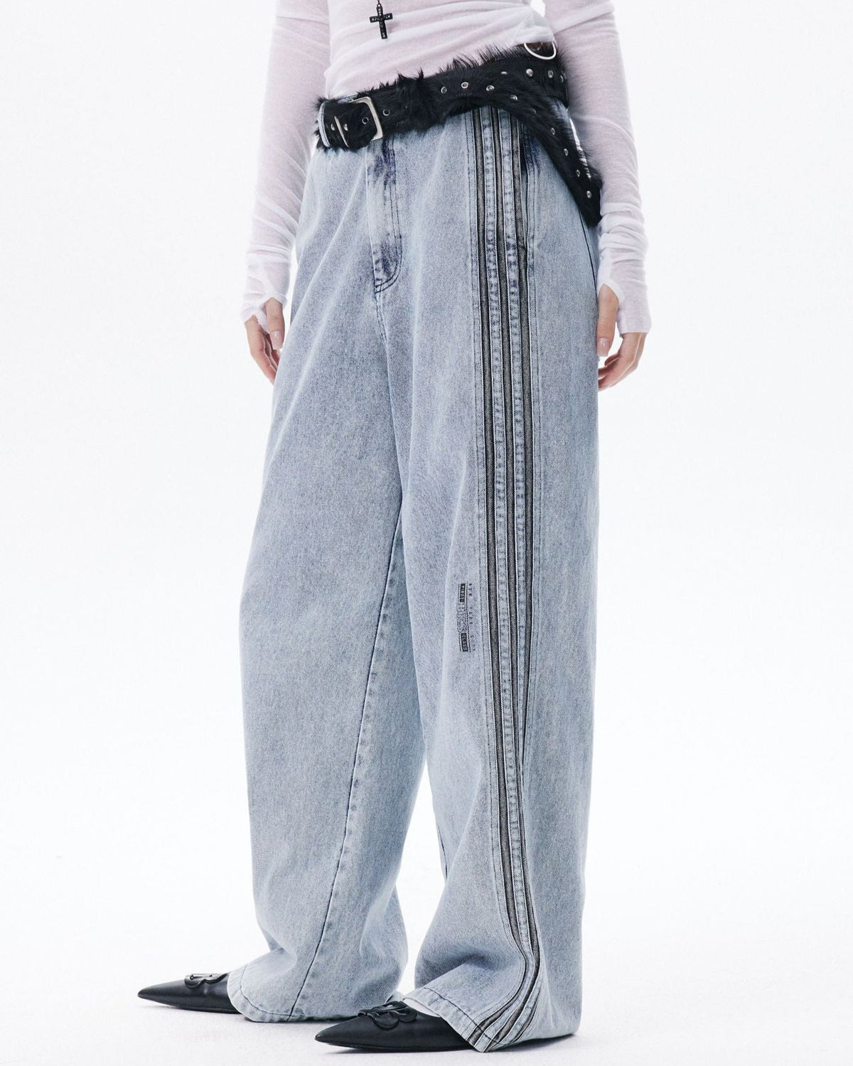 Simple and versatile striped denim trousers