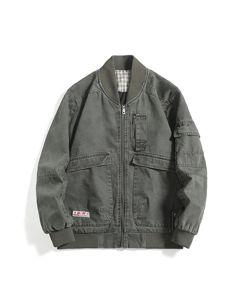 カジュアルなダメージ加工のベースボールジャケット