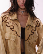 シンプルなデニムジャケット