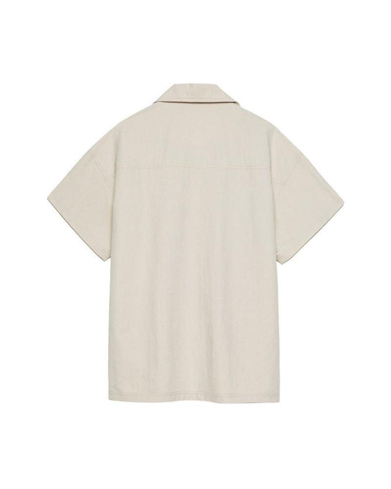 楽しいイラストが描かれた半袖シャツ