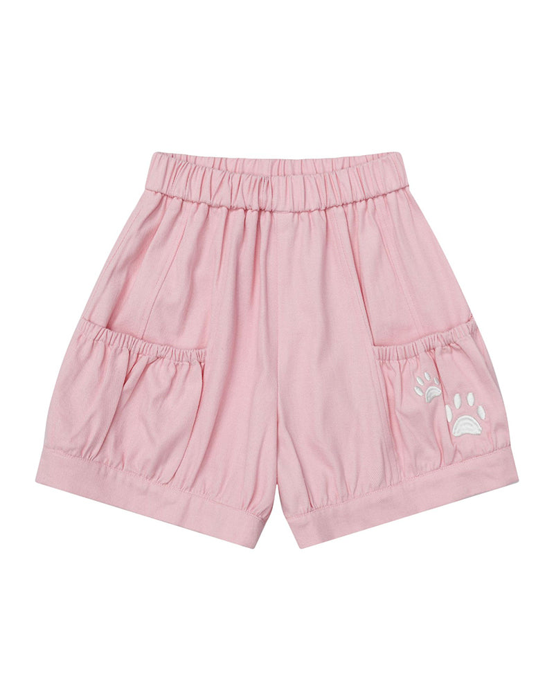 シンプルでゆったりとしたカジュアルショートパンツ