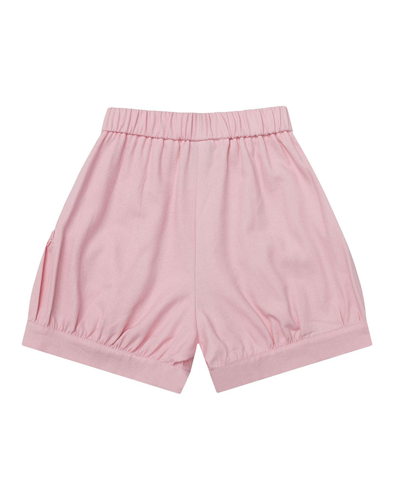 シンプルでゆったりとしたカジュアルショートパンツ