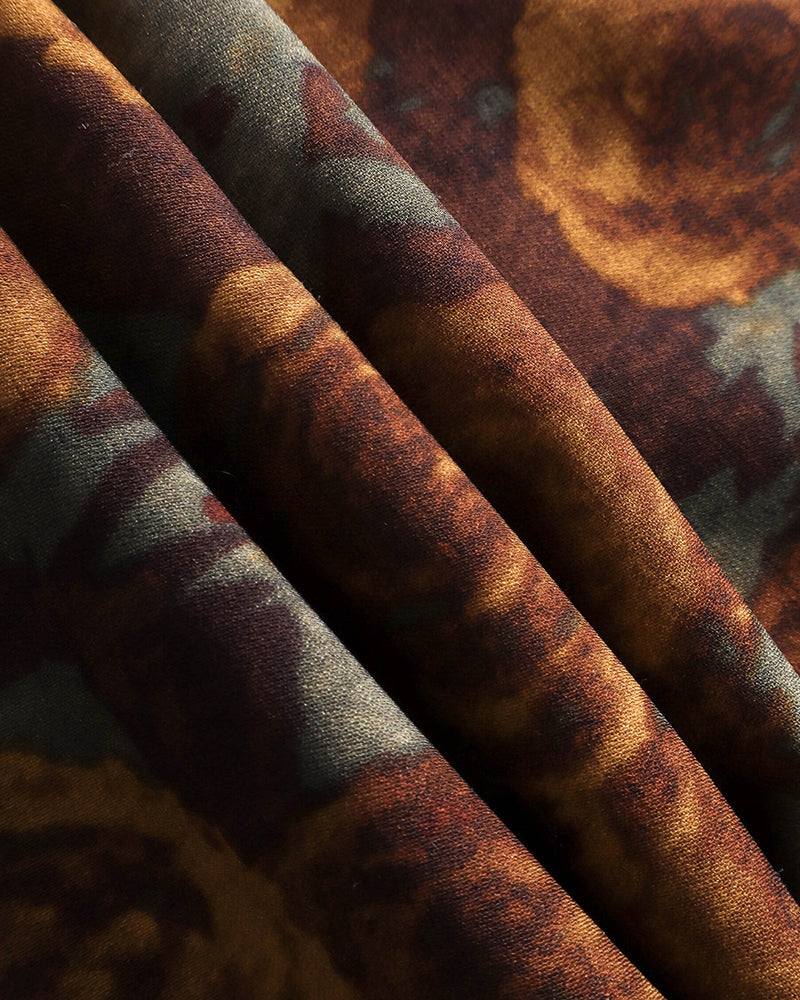 ゆったりとしたシンプルな半袖シャツ