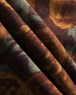 ゆったりとしたシンプルな半袖シャツ