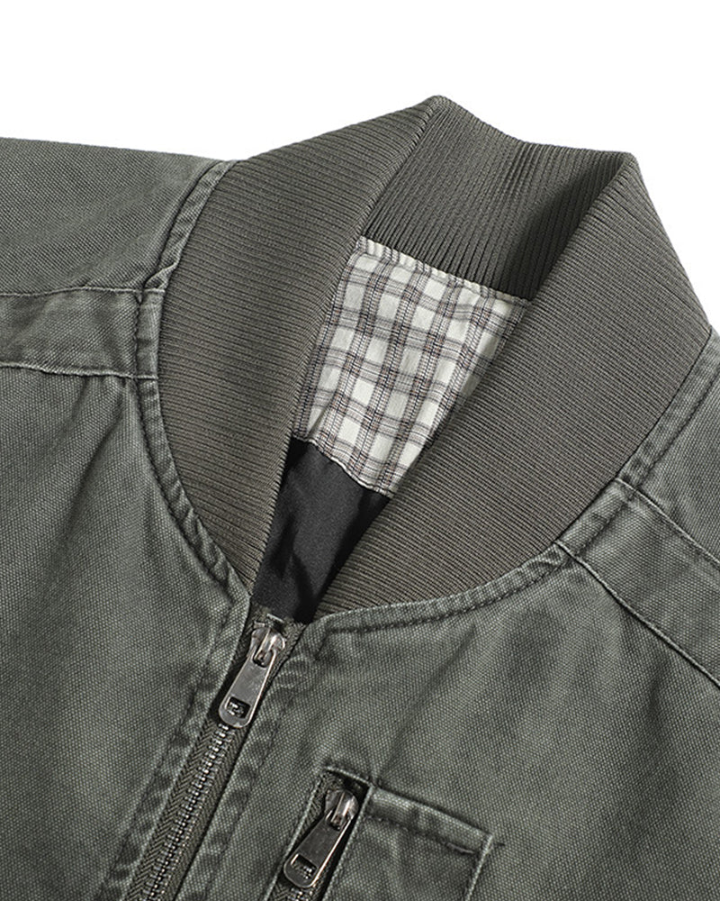 カジュアルなダメージ加工のベースボールジャケット