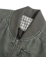 カジュアルなダメージ加工のベースボールジャケット