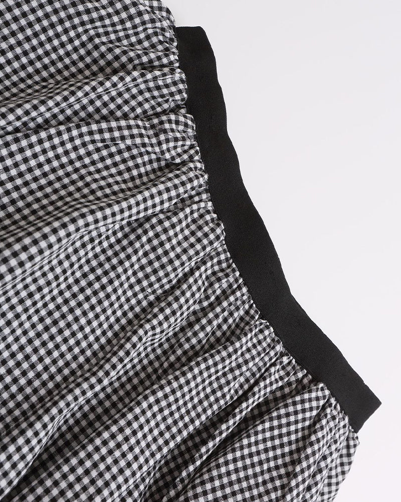 個性的な花のつぼみ柄スカート