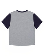 シンプルなデザインの半袖