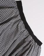 個性的な花のつぼみ柄スカート