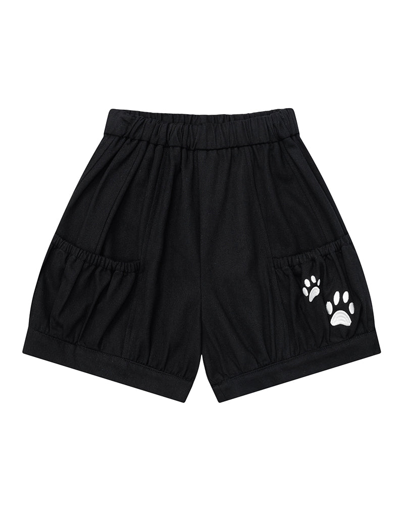 シンプルでゆったりとしたカジュアルショートパンツ