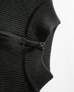 スタンドカラーハーフジップセーター