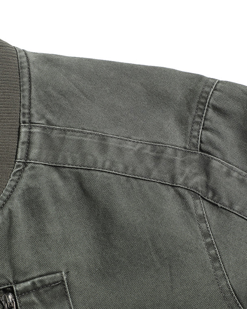 カジュアルなダメージ加工のベースボールジャケット