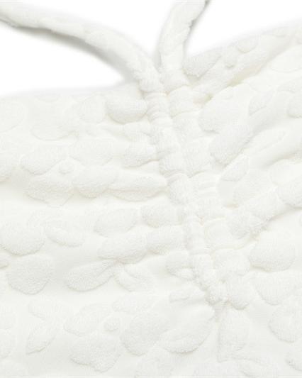 立体的なホルターストラップ