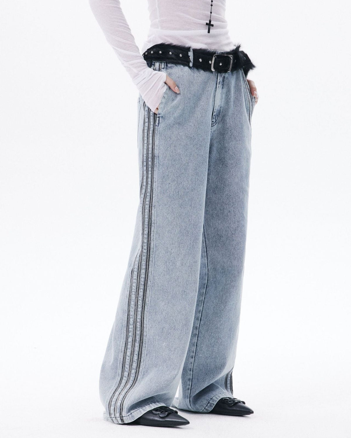 Simple and versatile striped denim trousers