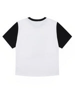 シンプルなデザインの半袖