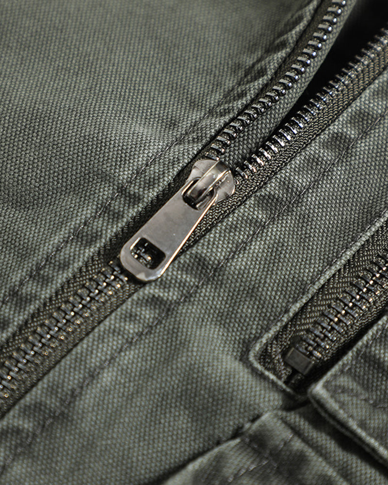 カジュアルなダメージ加工のベースボールジャケット