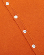 シンプルなニットカーディガン