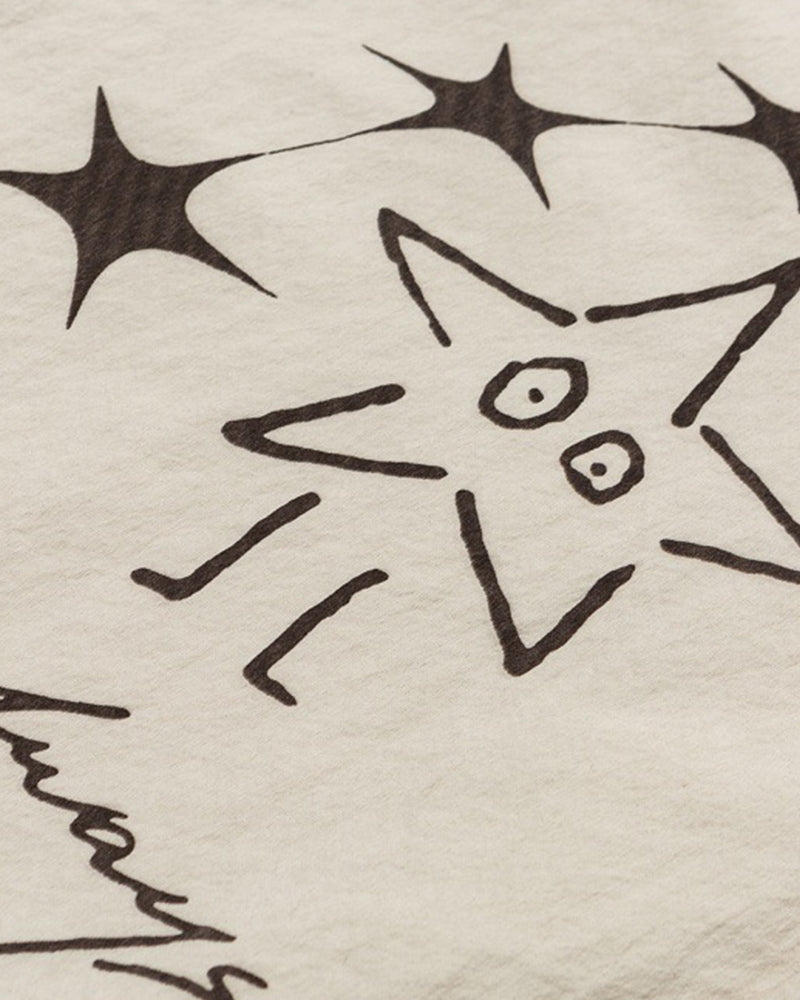 楽しいイラストが描かれた半袖シャツ