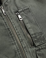 カジュアルなダメージ加工のベースボールジャケット