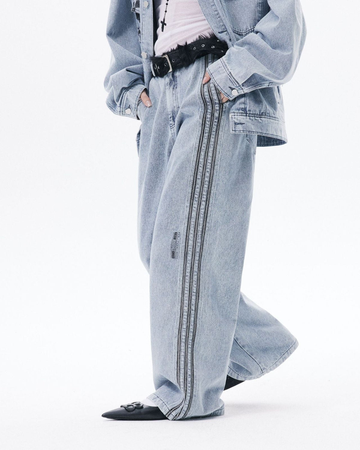 Simple and versatile striped denim trousers