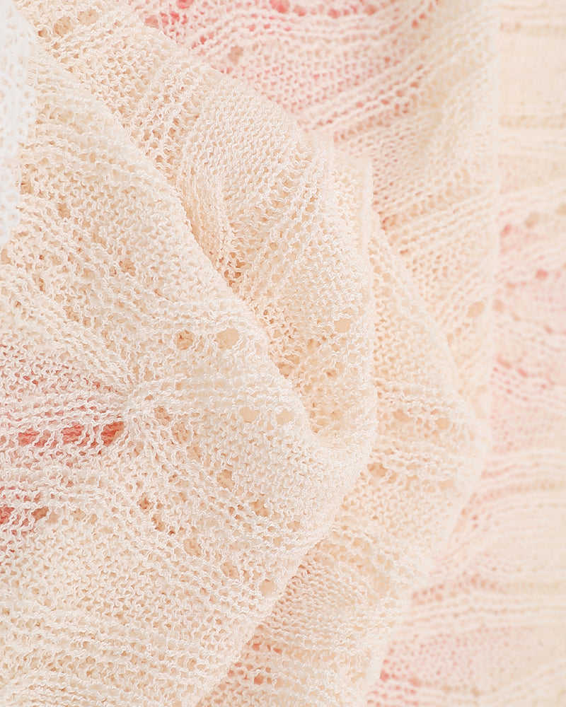 シンプルなニットセーター