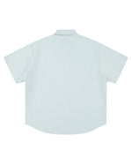 ゆったりとした半袖シャツ