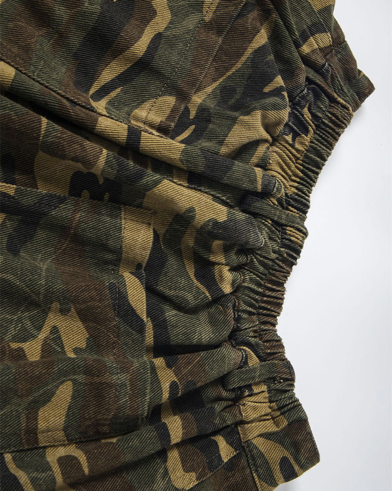 迷彩柄の漫画ショートパンツ