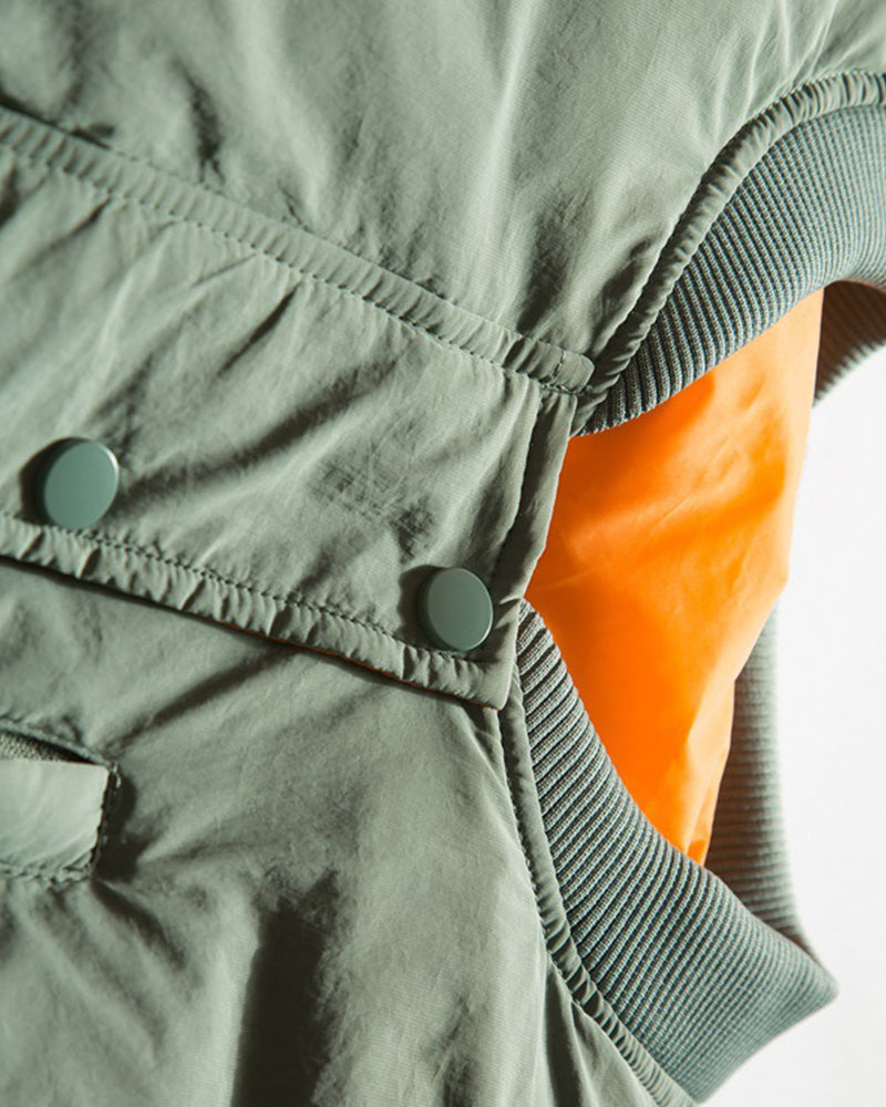 クラシックなホワイトダックダウンジャケット