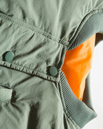 クラシックなホワイトダックダウンジャケット