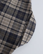 シンプルなチェック柄の半袖シャツ