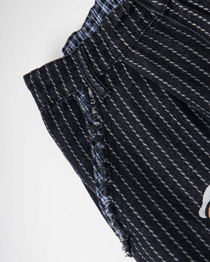 楽しいストライプ柄のカジュアルパンツ