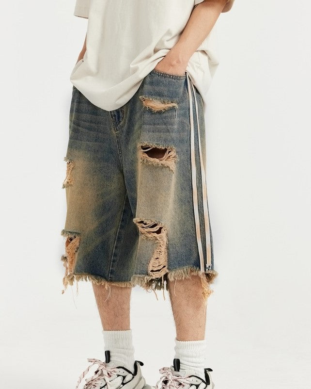 カラーブロックの破れたデニムショートパンツ