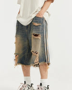 カラーブロックの破れたデニムショートパンツ