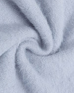 コントラストカラーのゆったりセーター