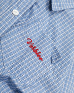 チェック柄の長袖シャツ