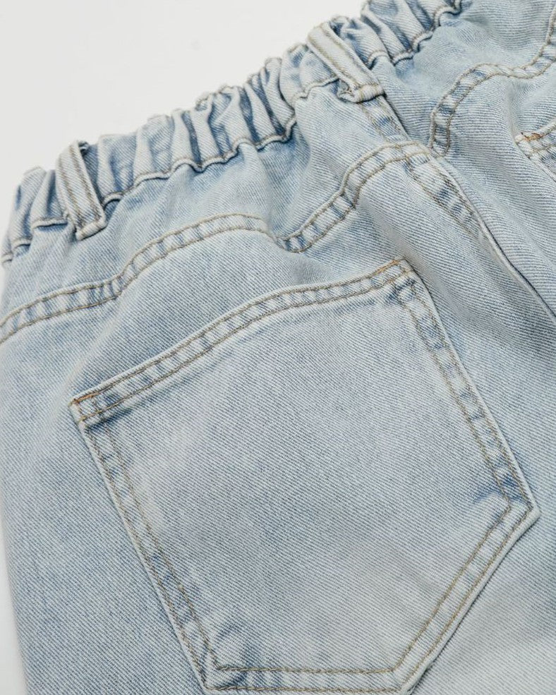 かわいい花柄ジーンズ