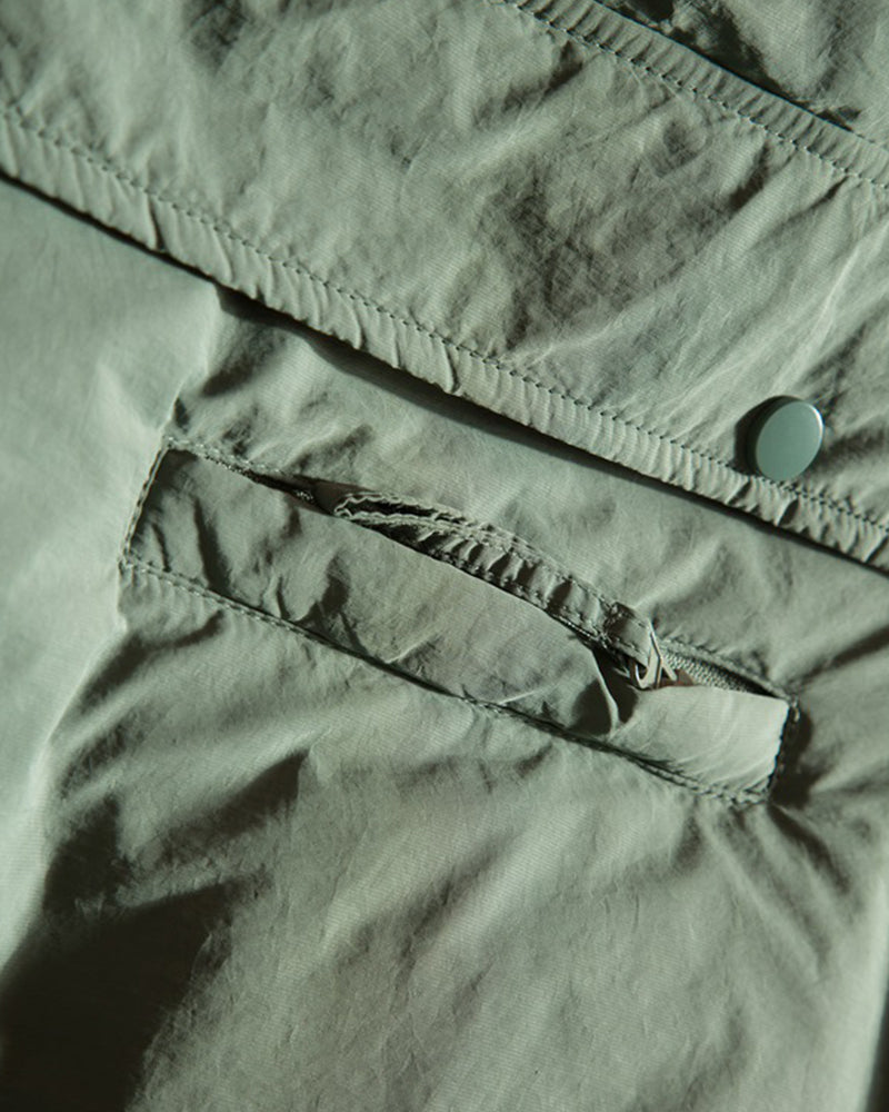 クラシックなホワイトダックダウンジャケット