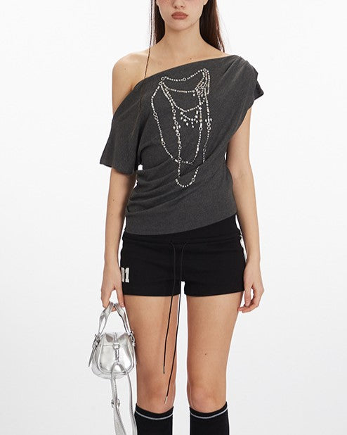 ボートネックのクロップドトップス