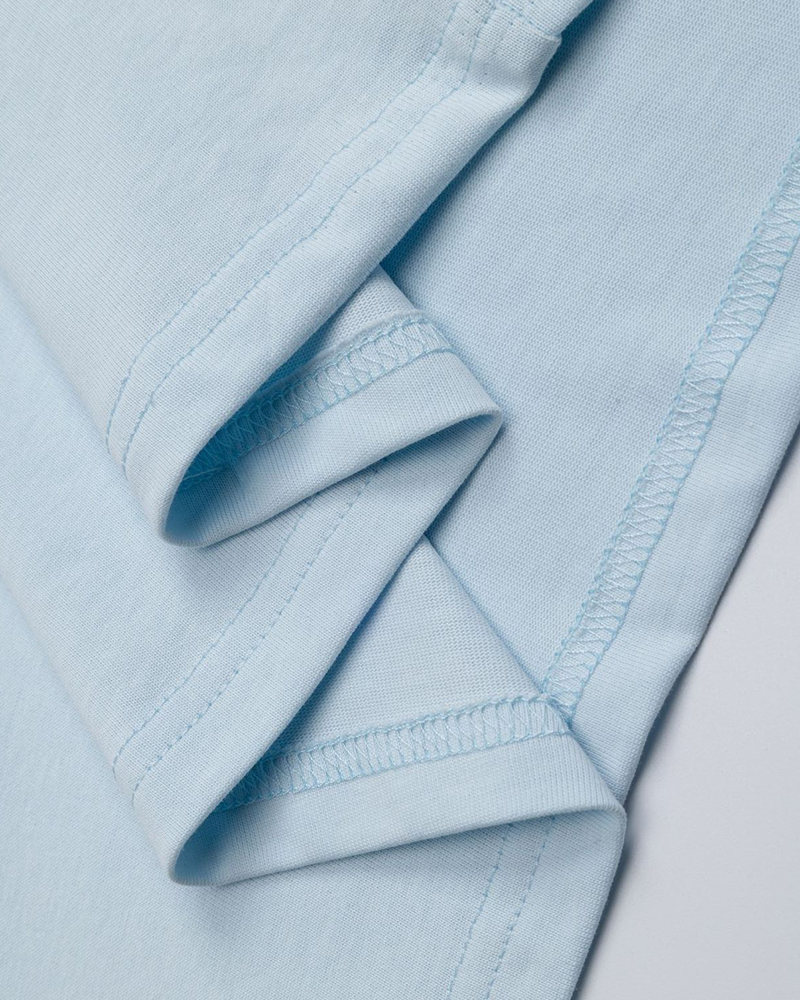 シンプルなラペルの半袖