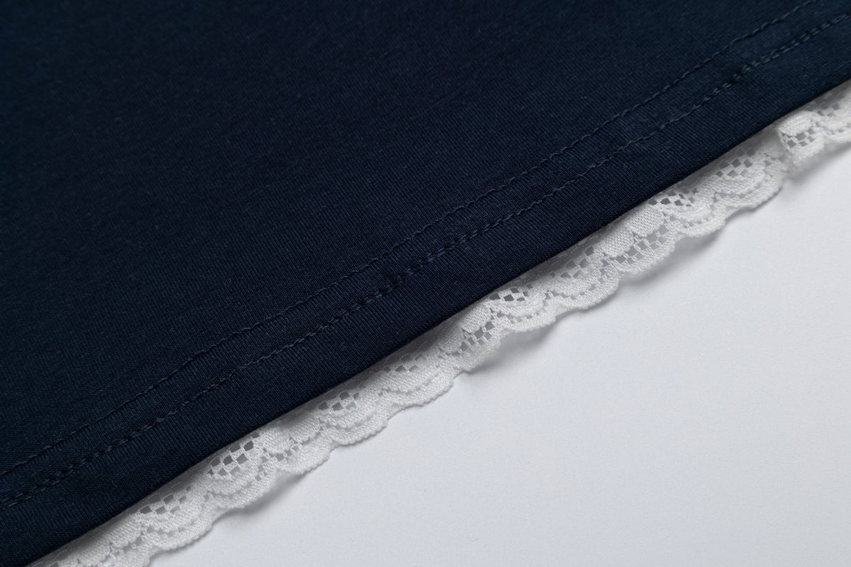 シンプルなデザインの半袖