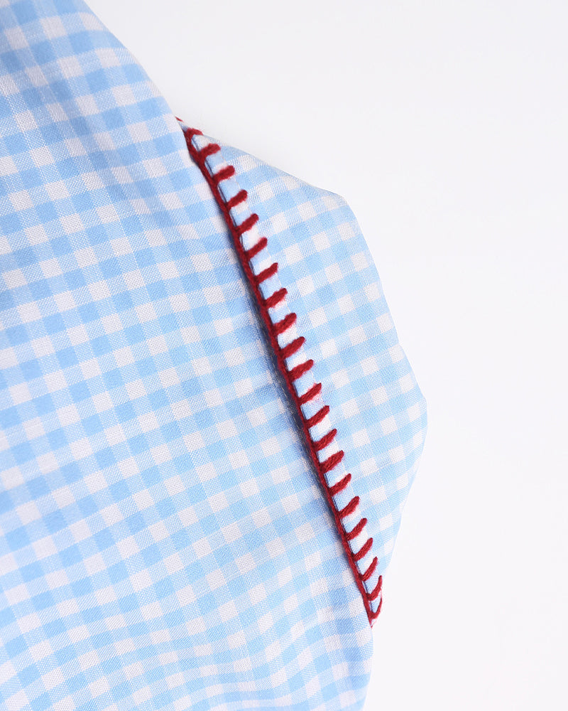 楽しいチェック柄の長袖シャツ