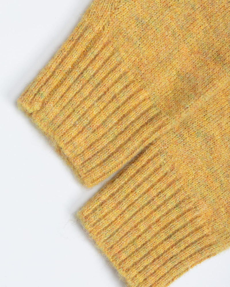 シンプルなプルオーバーセーター