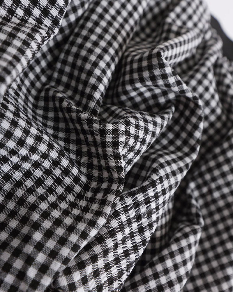 個性的な花のつぼみ柄スカート