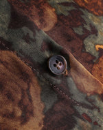 ゆったりとしたシンプルな半袖シャツ