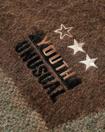 レトロなコントラストカラーのプルオーバーセーター