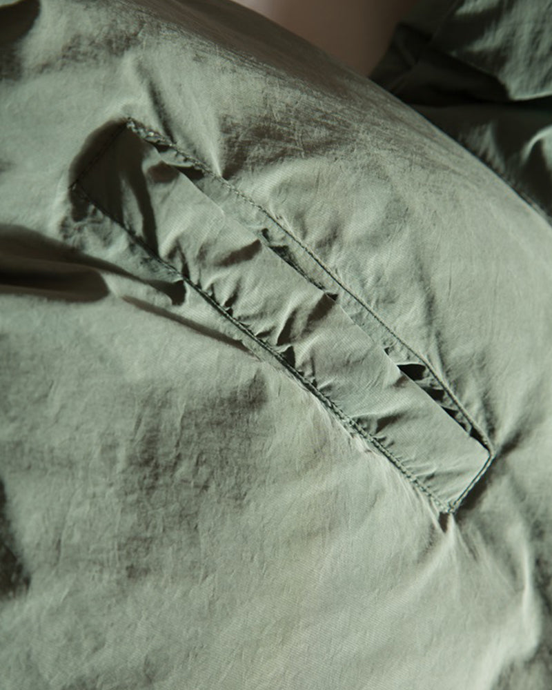 クラシックなホワイトダックダウンジャケット