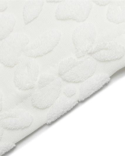 立体的なホルターストラップ