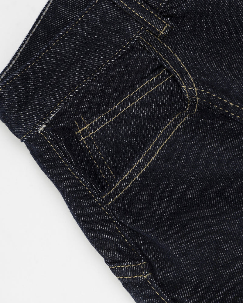 カジュアルなストレートレッグクロップドジーンズ