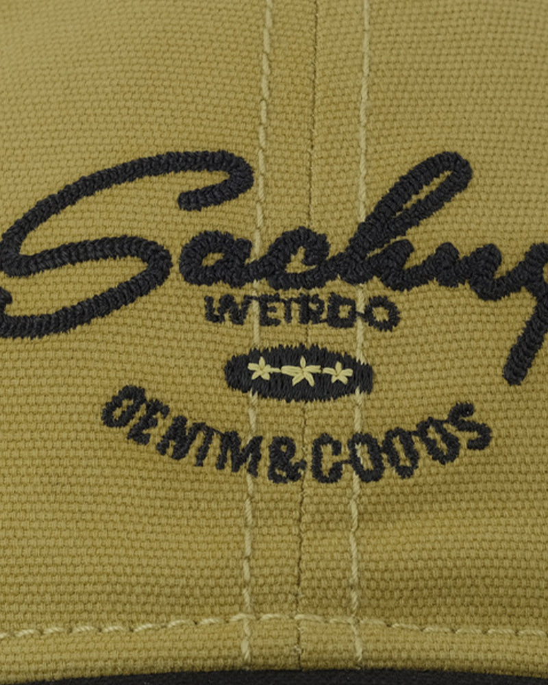 コントラストカラーの野球帽